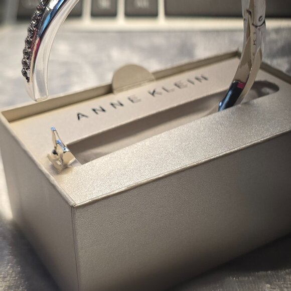 Anne Klein Bracelet - Picture 4 of 6
